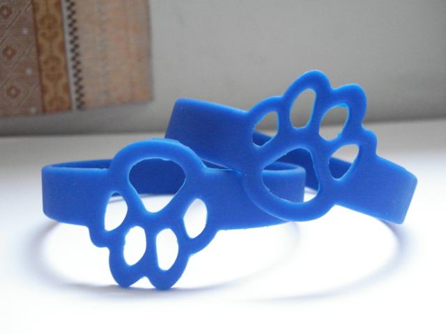 custom paw shaped silicone bracelet